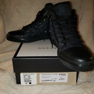 Auth women Gucci sneakers